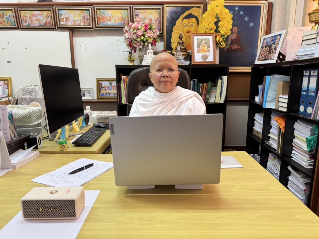 รองศาสตราจารย์ ดร. แม่ชีกฤษณา รักษาโฉม